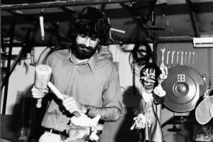 Anton Bachleitner beim Schnitzen 1981 Anton Bachleitner beim Schnitzen 1981