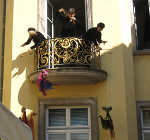 Puppenspieler bei Tag der offenen Tür / Düsseldorfer Marionetten-Theater